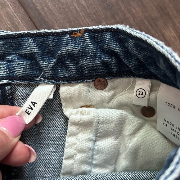 GRLFRND Eva Denim Distressed Skirt in Sir Duke Sz 23 - Picture 7 of 9